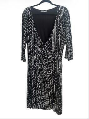 RICKI”S Black & White Geometric Wrap Dress!!!  Size XL